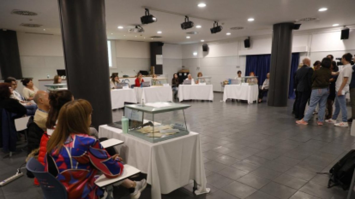 Votacions per elegir l’anterior comitè.