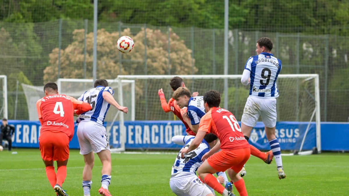 Els tricolors van perdre per 2-1 davant del filial de la Reial Societat.