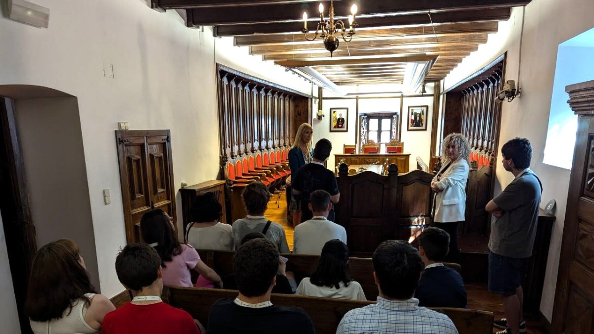 Membres d’AUTEA al Consell General el juny del 2024.