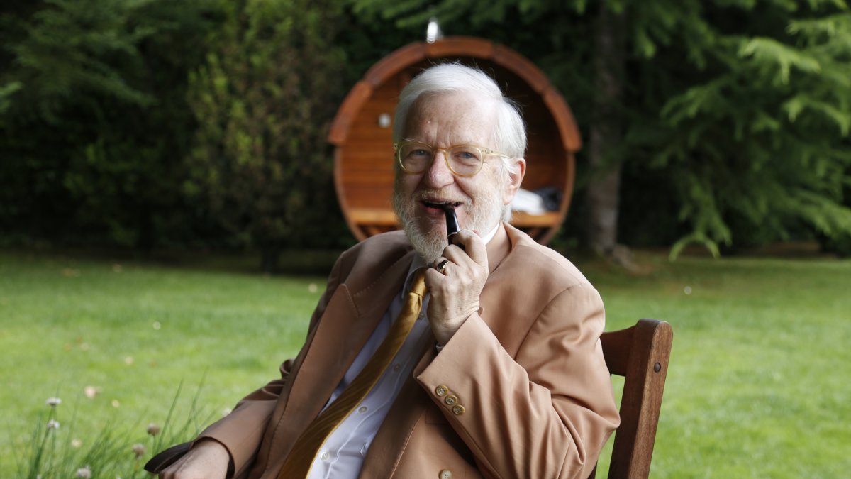 El Cònsol Honorari de les Filipines, Hans-Peter Holbach