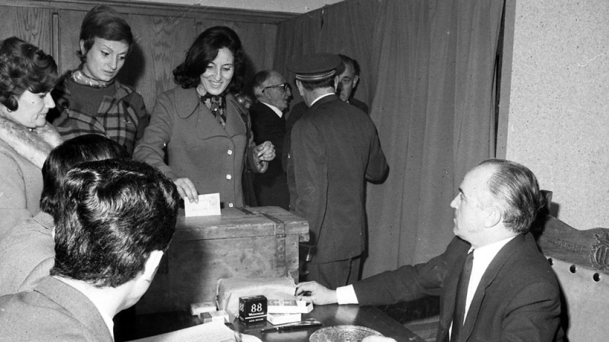 Les primeres dones a votar.