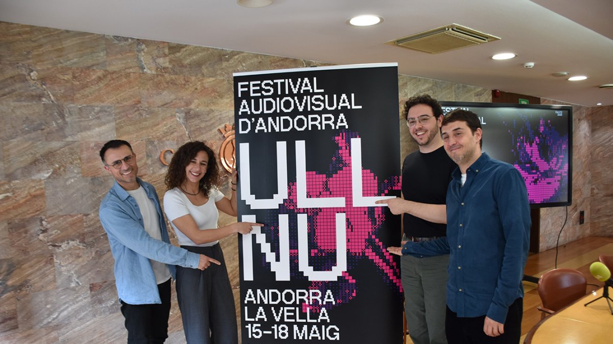 Hèctor Mas, Maria Nazzaro, Marc Camardons i Joan Marc Joval durant la presentació de la 12a edició del Festival Ull Nu