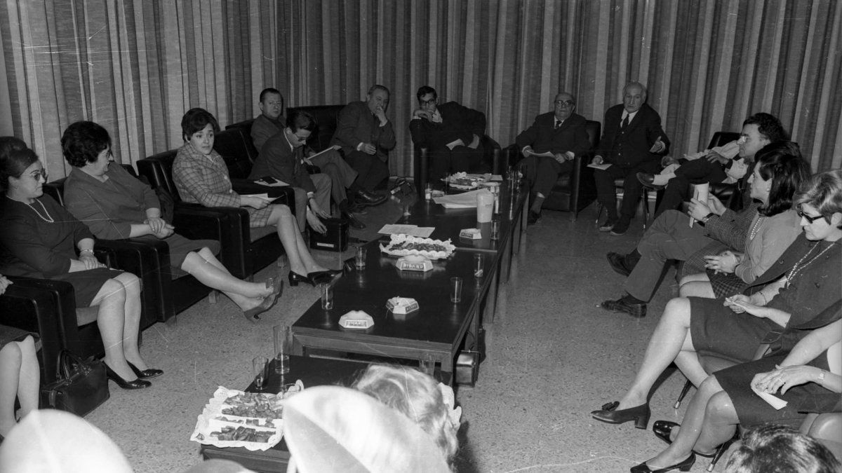 Una reunió pel sufragi femení.