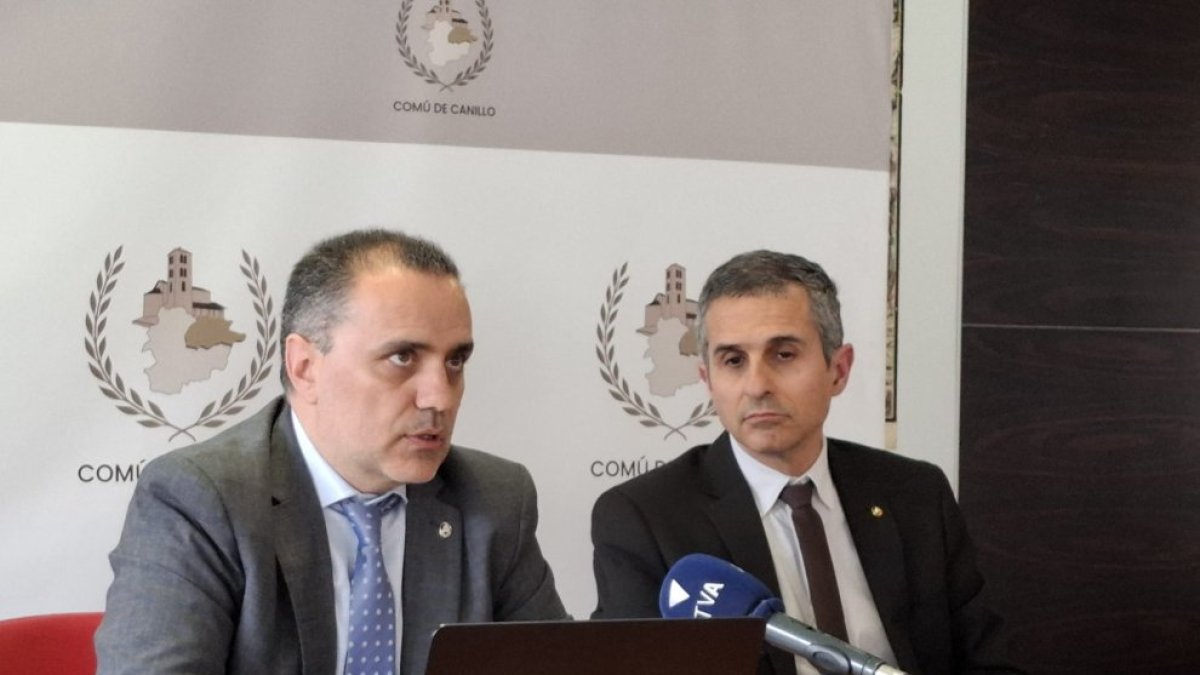 El cònsol menor, Marc Casal, i el consell de finances, Joan Antoni Rodríguez Angrill.