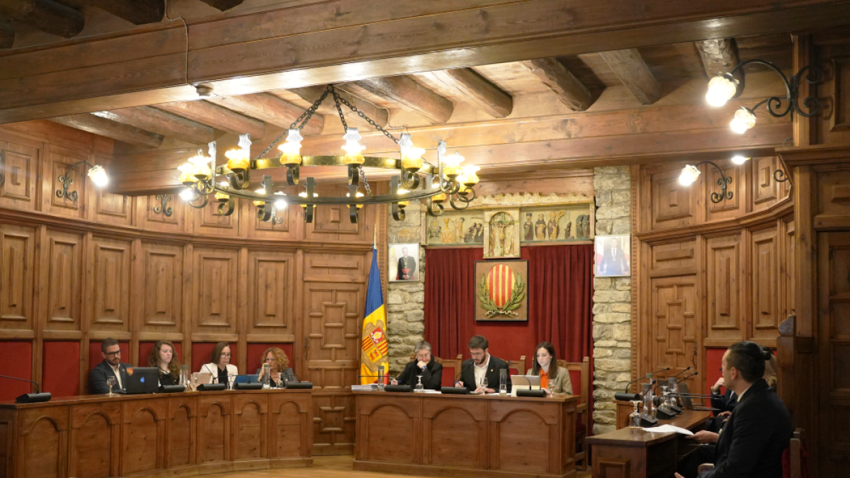 Sessió del comú de Sant Julià, ahir al matí.