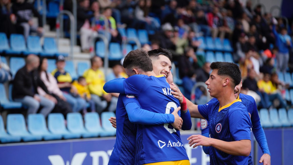 Els jugadors tricolors celebren l'1-0 de Lautaro