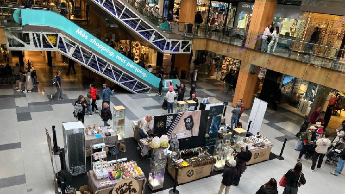La mostra de productes agrícoles i artesans a l'Illa Carlemany durant la Setmana Santa.