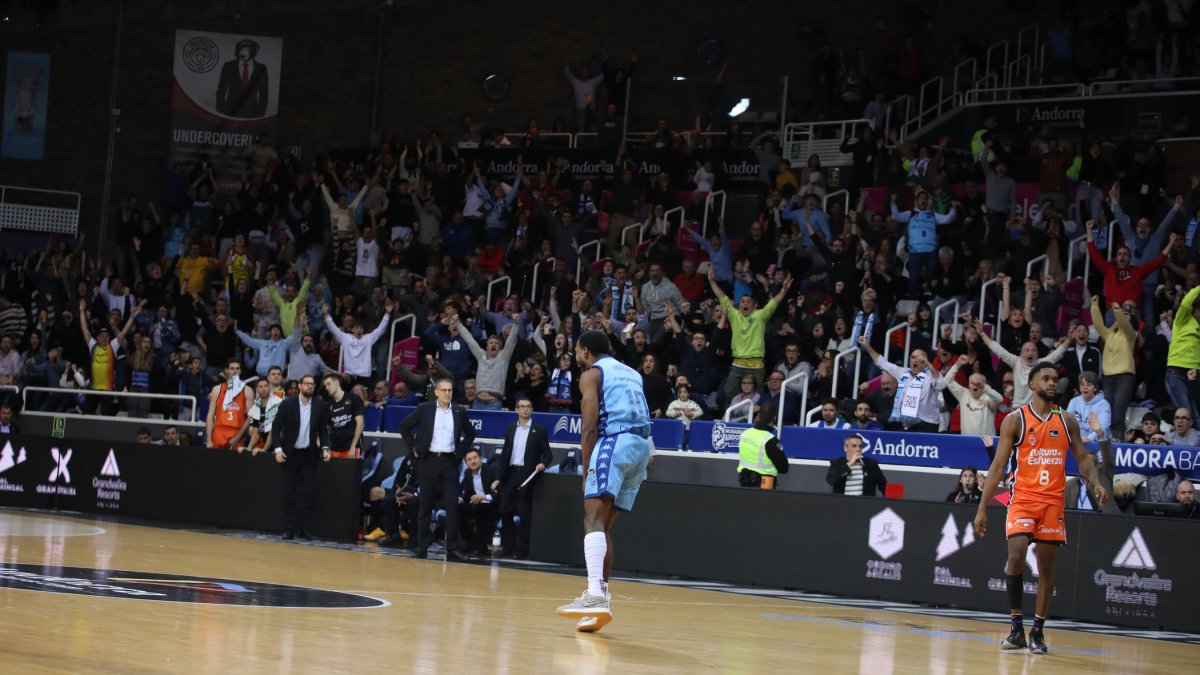 L’afició tricolor al Pavelló Toni Martí