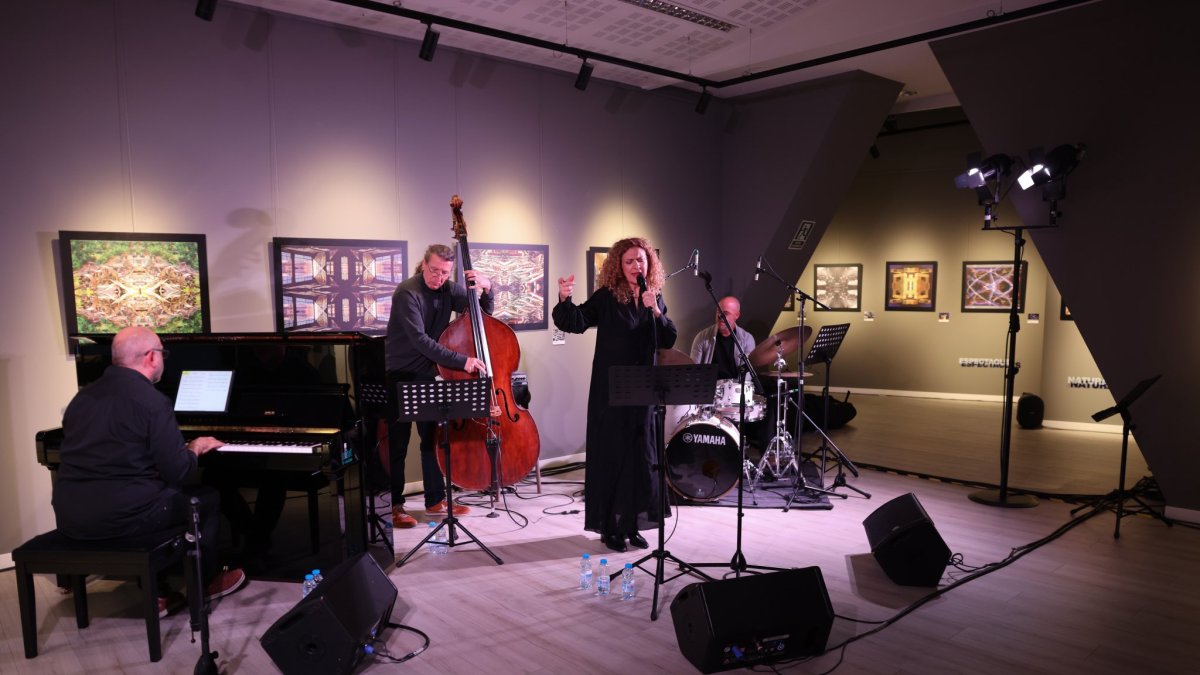 Un moment del concert de Xavier Monge Trio & Carme Canela.