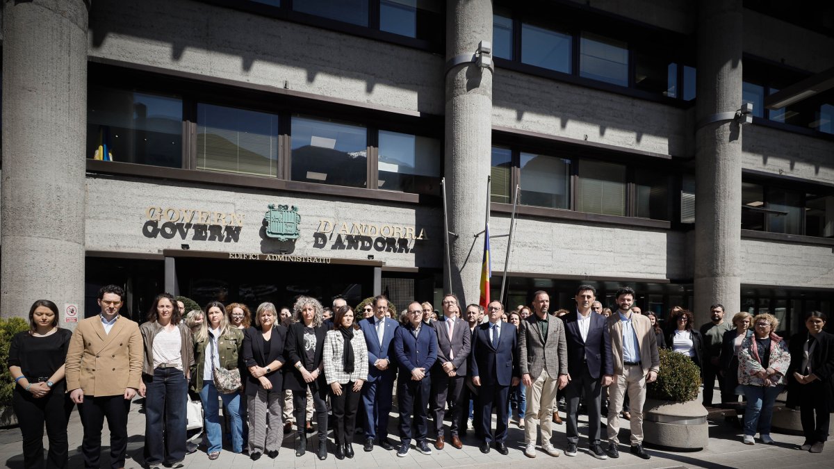 Minut de silenci per la defunció de Sa Santedat el Papa Francesc