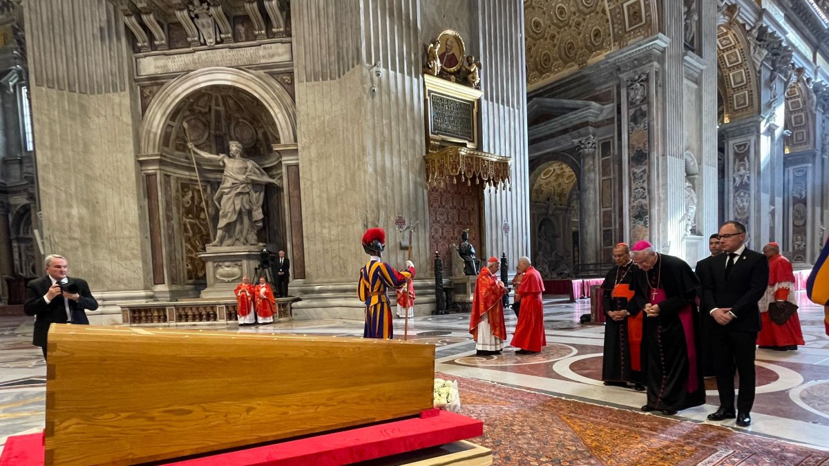 Xavier Espot i Mons. Joan-Enric Vives al funeral del Papa