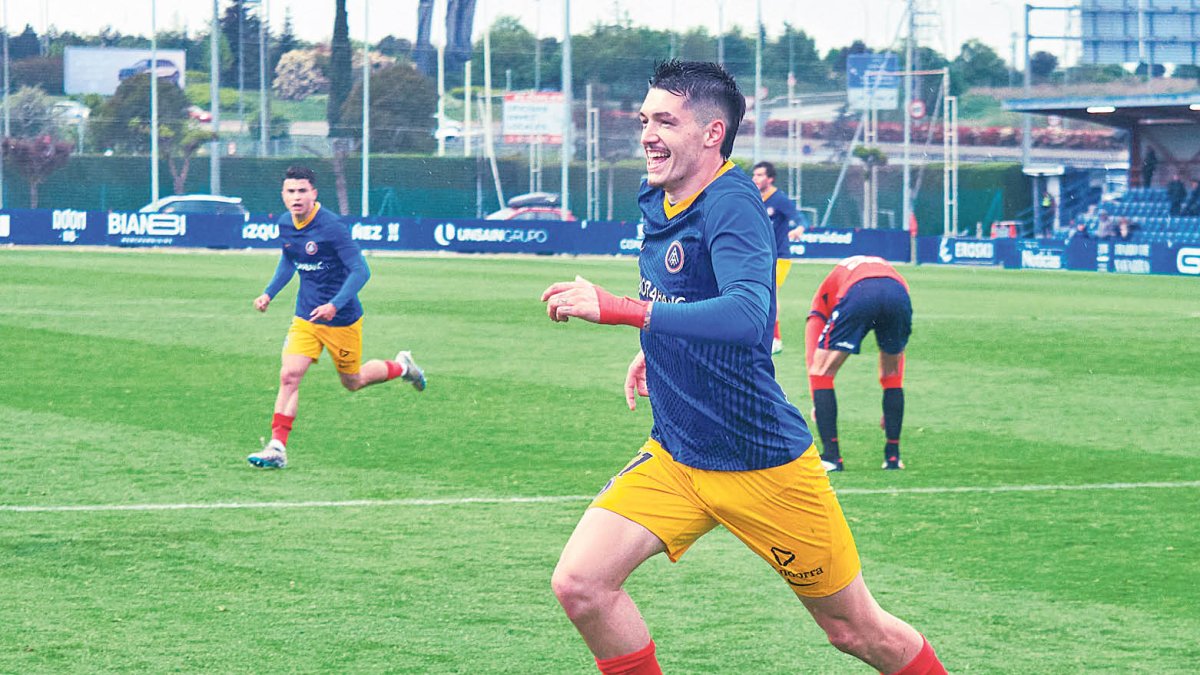 Lautaro celebra el gol aconseguit a Tajonar.