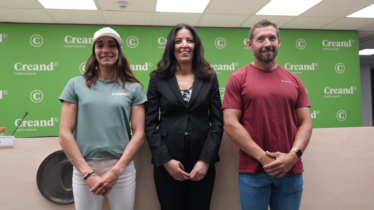 Mònica Doria, Cristina Terés de Creand i el tècnic, Cristian Tobio.