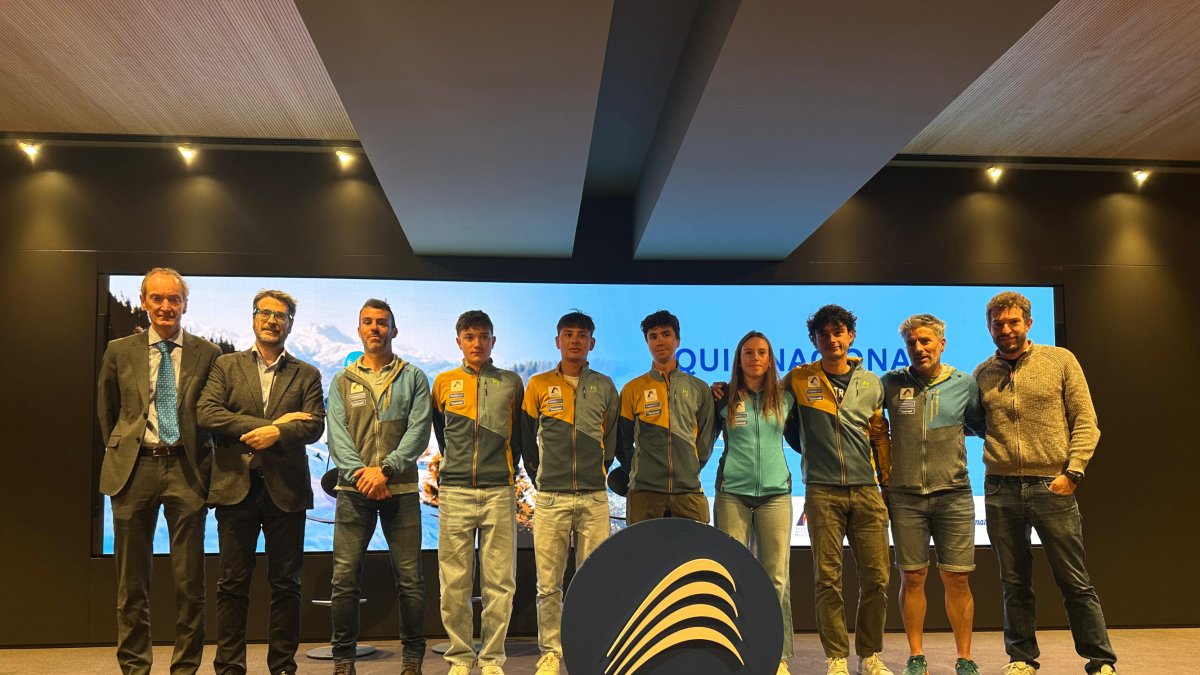 L’equip nacional, ahir a la seu de MoraBanc.