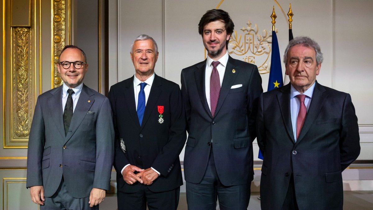 El cap de Govern, Xavier Espot, el síndic general, Carles Ensenyat i l'excap de Govern, Jaume Bartumeu, amb Patrick Strozda.