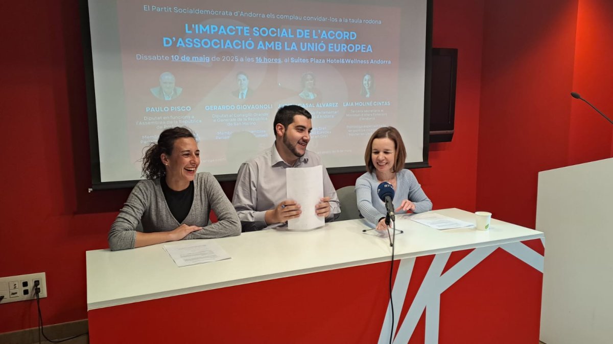 Maria Nazzaro, Pere Baró i Marta Pujol en roda de premsa aquesta tarda.
