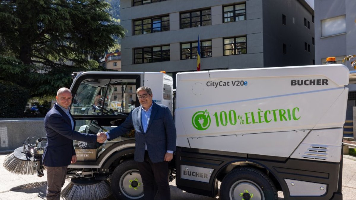 Entrega de la màquina, ahir.