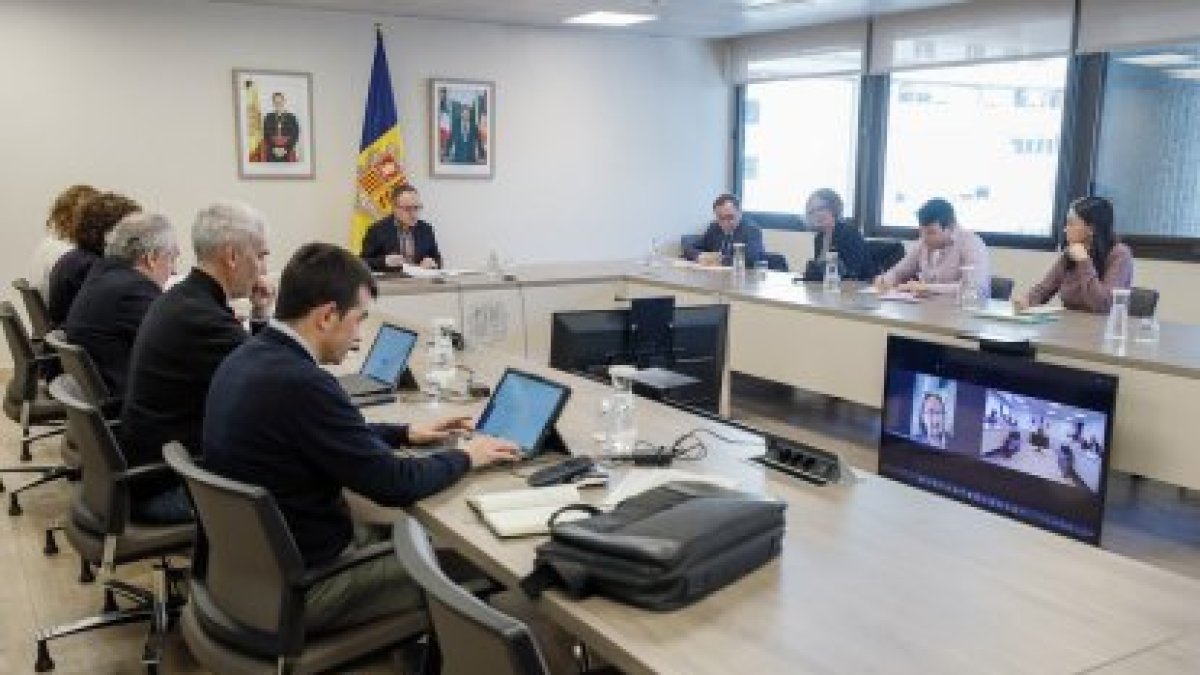 Reunió dels membres que integren el pacte d’Estat.