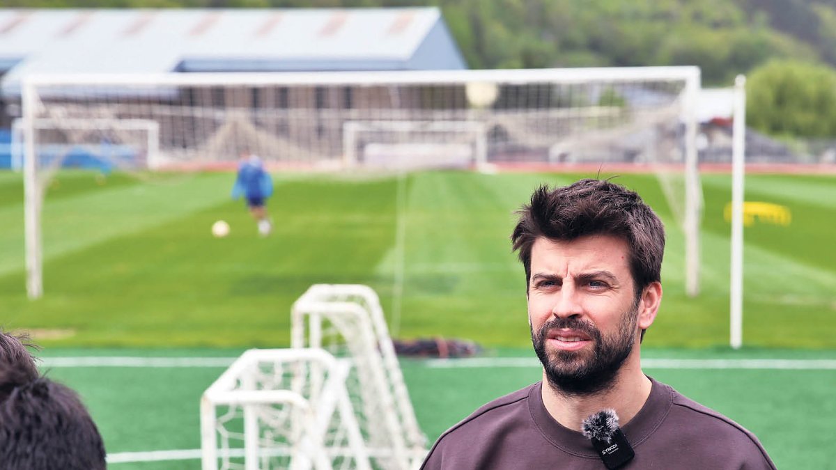 Gerard Piqué, durant un entrenament de l'FC Andorra a l’Estadi Comunal.
