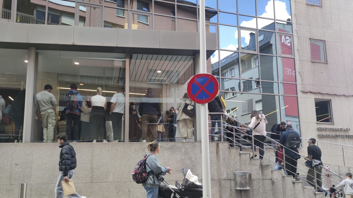 Cues per fer tràmits d’immigració aquesta setmana.