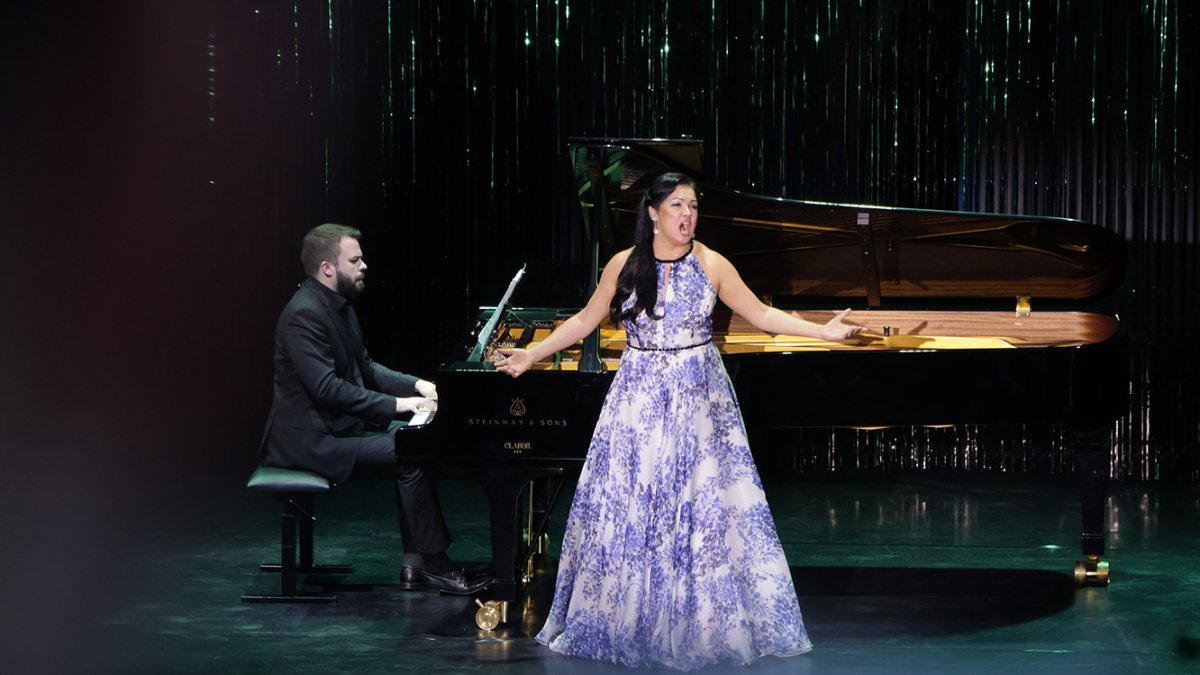 La reconeguda soprano durant l’arrencada del recital a l’escenari habilitat al Parc Central.