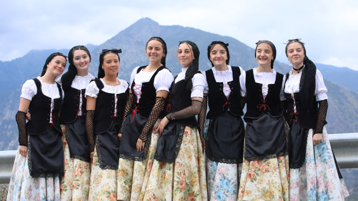 Pubilles durant la festivitat de Sant Miquel d'Engolasters.