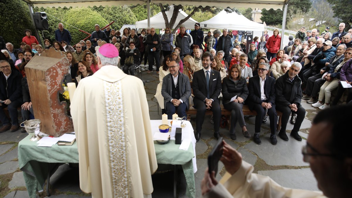 Les autoritats presents a la festa de Sant Miquel d'Engolasters.