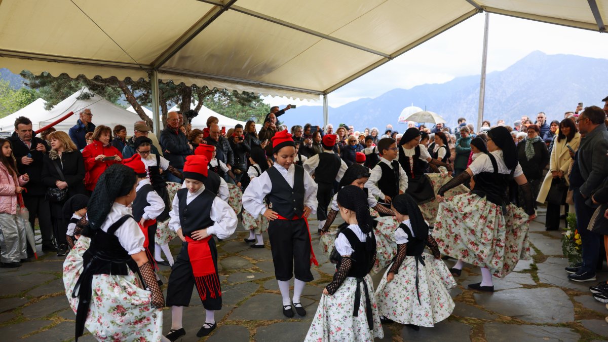 Caramelles a la diada de Sant Miquel d'Engolasters.