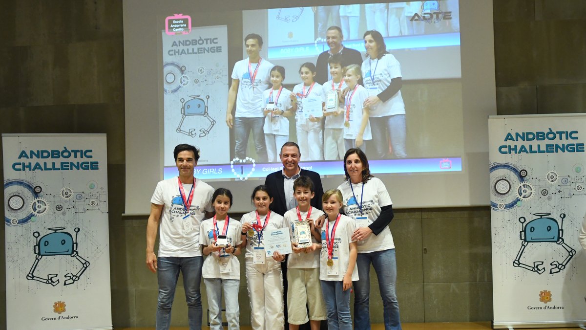 L'equip 'Boby team' del col·legi Sant Ermengol ha guanyat la segona edició del concurs de robòtica educativa.