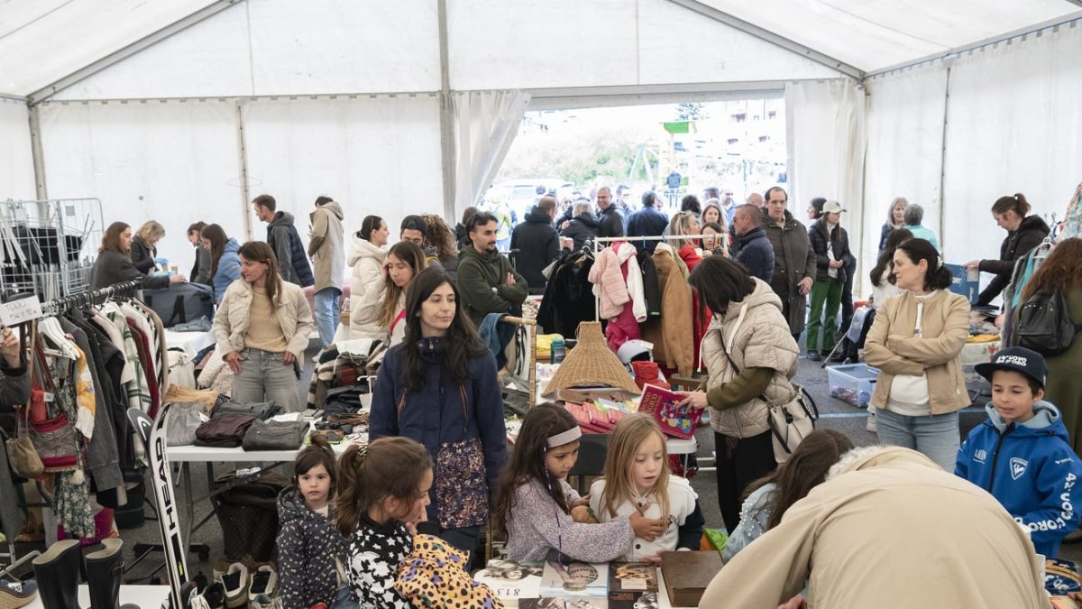 Una multitud de gent a la festa major de Prats.