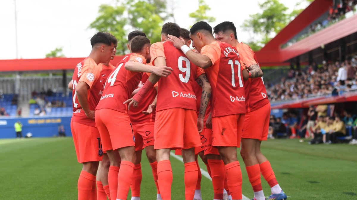 Els jugadors de l'FC Andorra celebren un gol