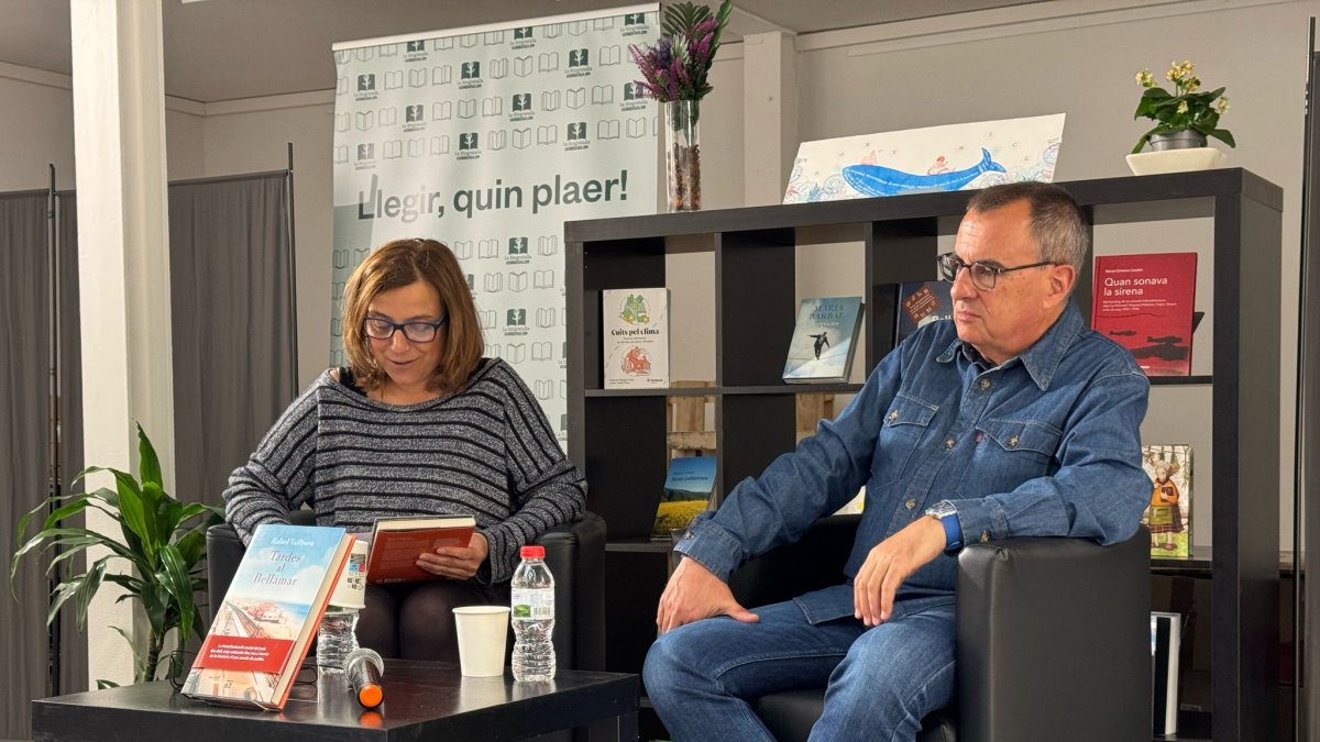 Vallbona en una presentació del llibre.