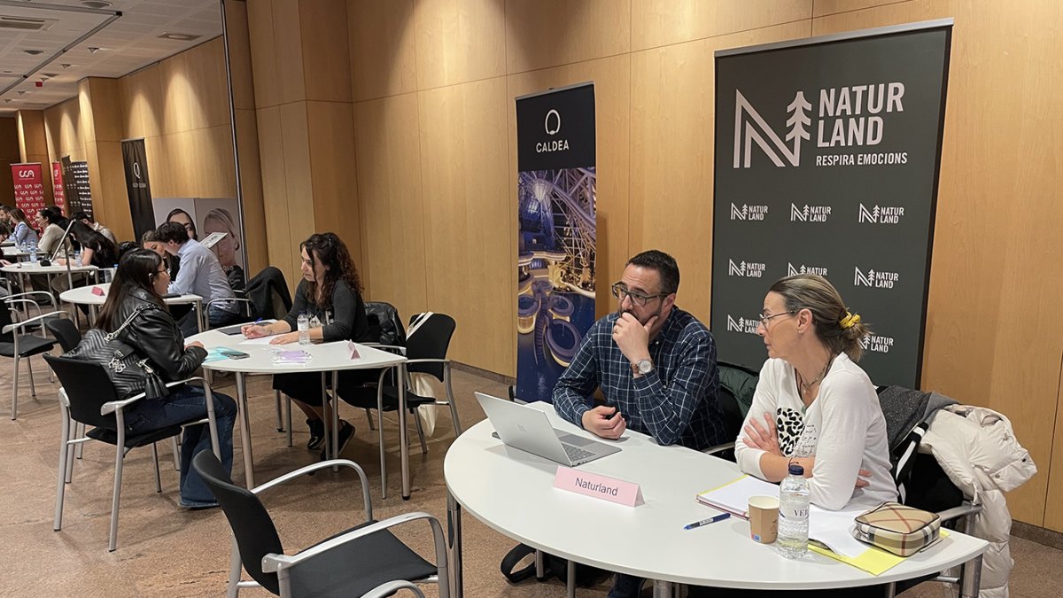 Un total de 24 empreses oferien feina.