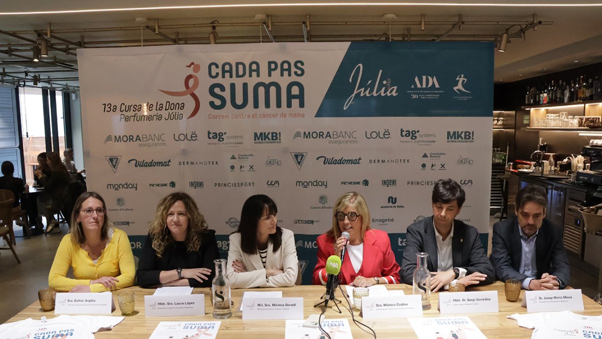 Presentacio de la cursa de la dona aquest matí