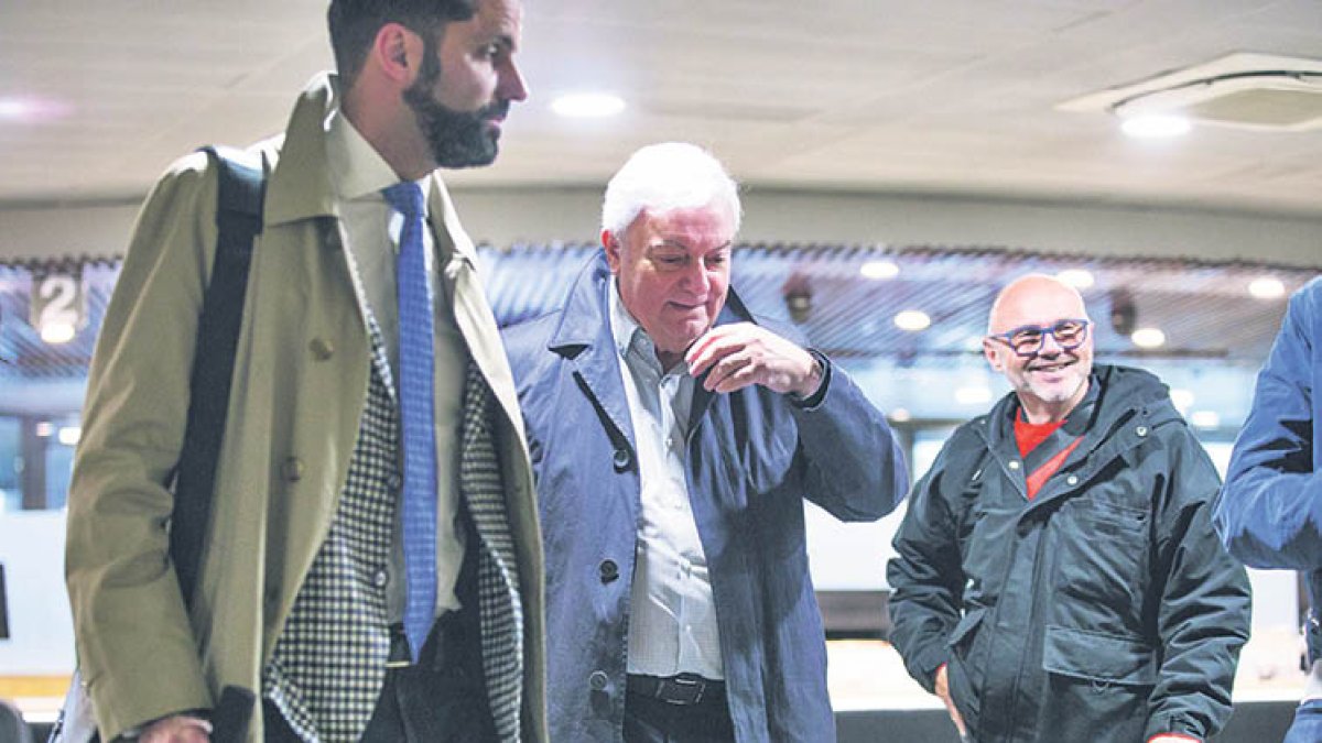 Els respresentants de la patronal i de l’USdA despés de la reunió celebrada ahir.