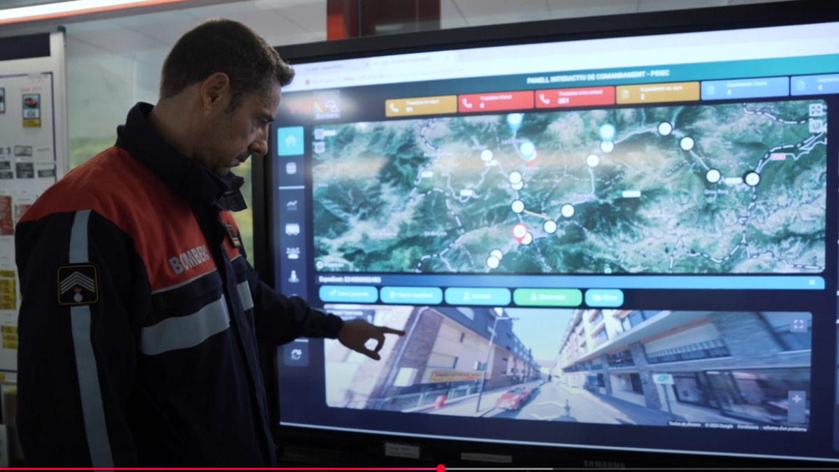 Un bomber a la caserna.