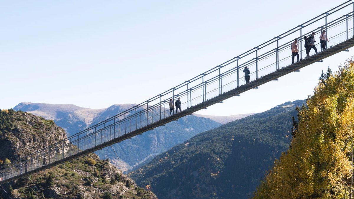 Els veïns de Canillo al Pont Tibetà