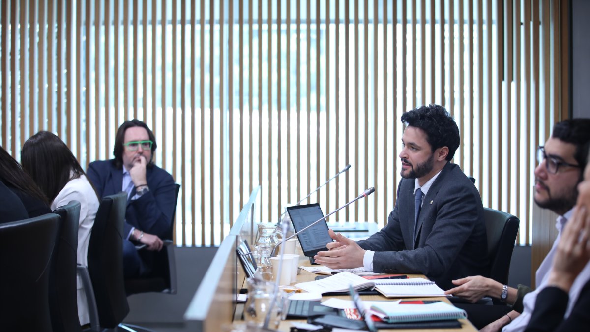 El líder de Concòrdia, durant un dels intercanvis amb Landry Riba.