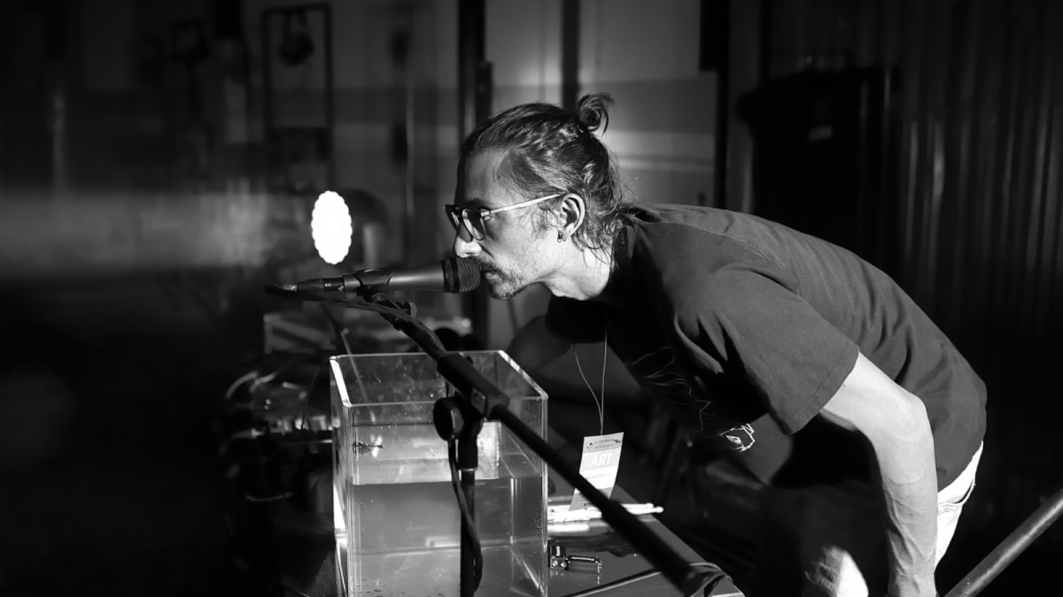 Lluís Casahuga als assajos de ‘La voz sumergida’.