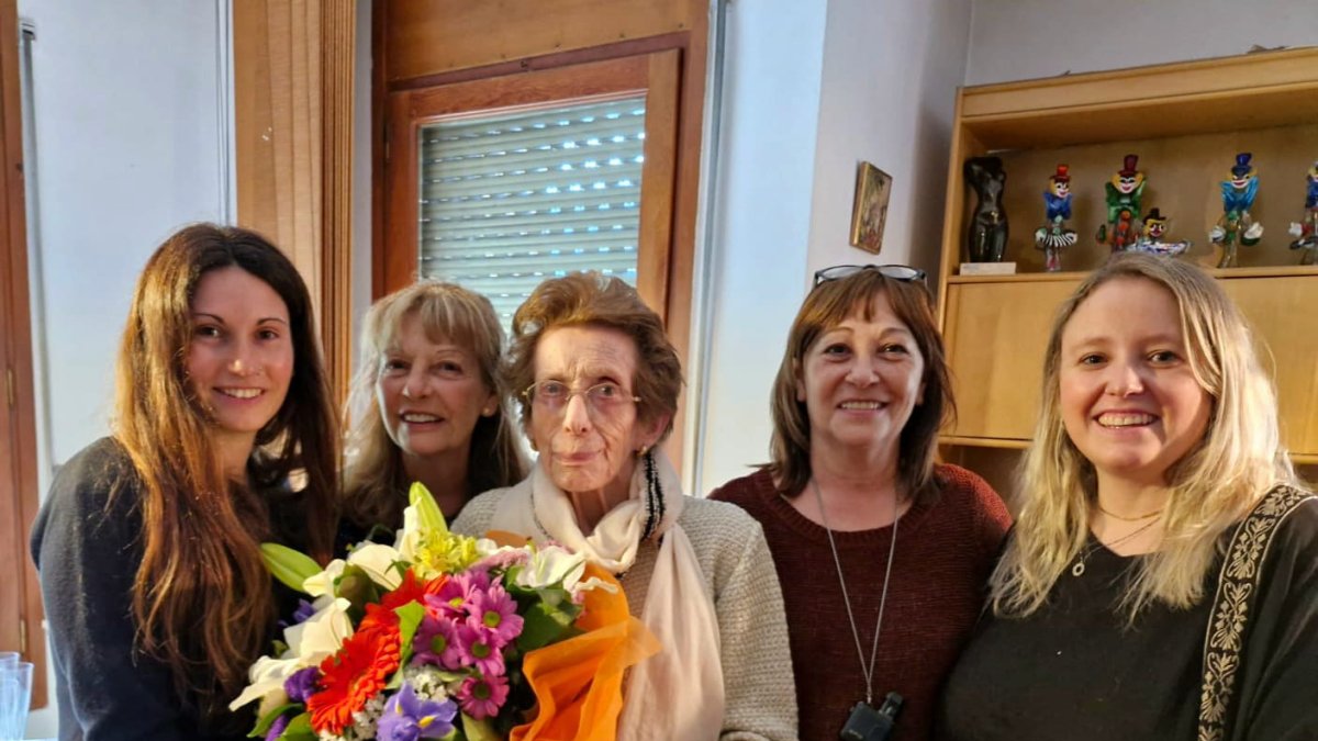Carolina Ramón Pascual celebrant el seu centenari amb la família