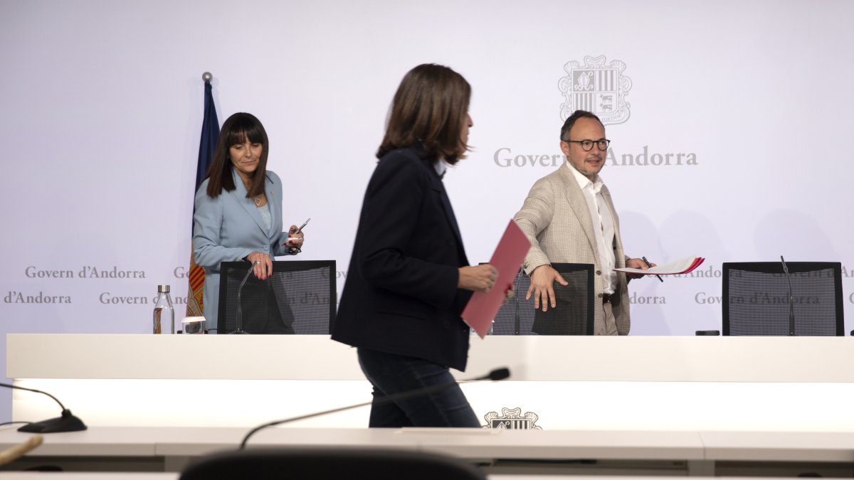 Mònica Bonell, Anna García i Xavier Espot, ahir després de la reunió del patronat dels Jocs.