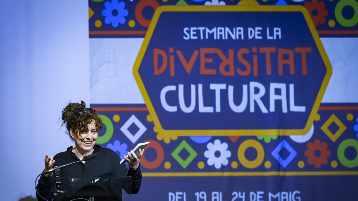 Carli Bastida durant la presentació del llibre