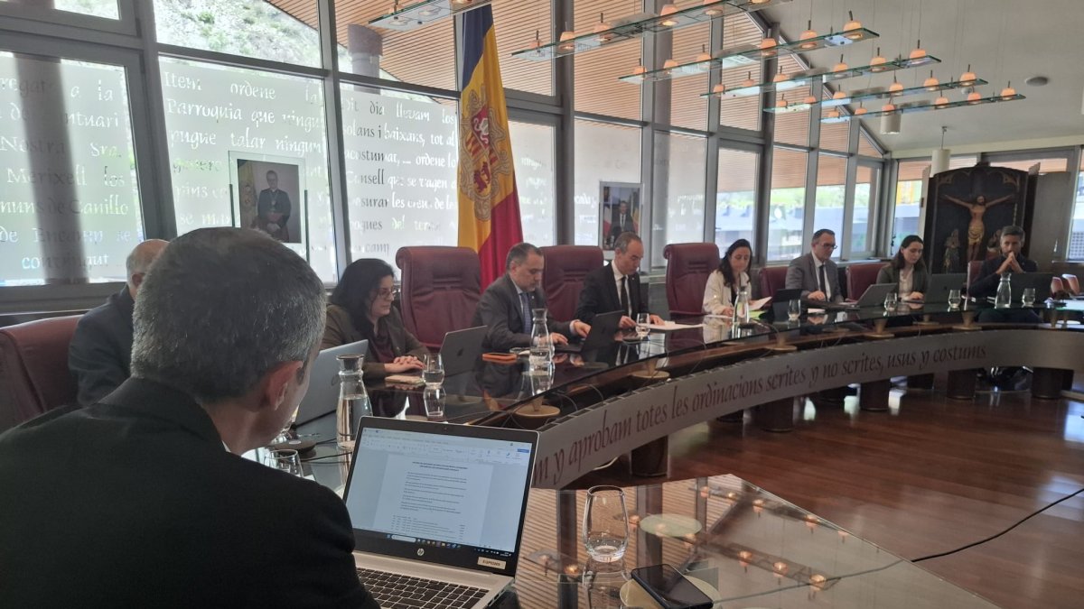 Una sessió anterior del consell de comú de Canillo.