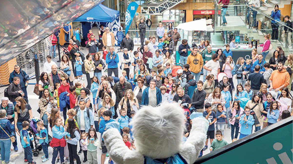 El Brut es va encarregar d’amenitzar la festa de la permanència a l’Illa.