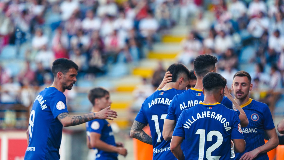 Els jugadors de l’FC Andorra celebrant el gol d’Álvaro Peña a Lleó contra la Cultural.