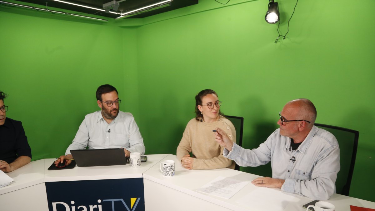 Instants abans de la retransmissió del Diari TV