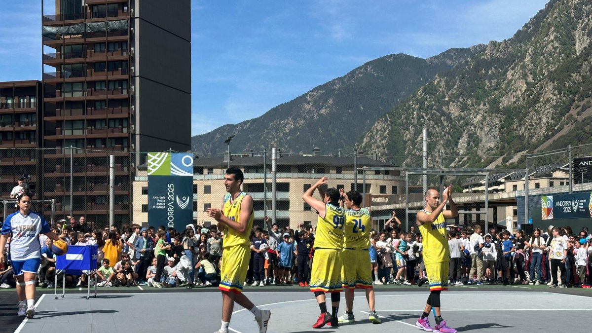 La selecció masculina celebra el triomf