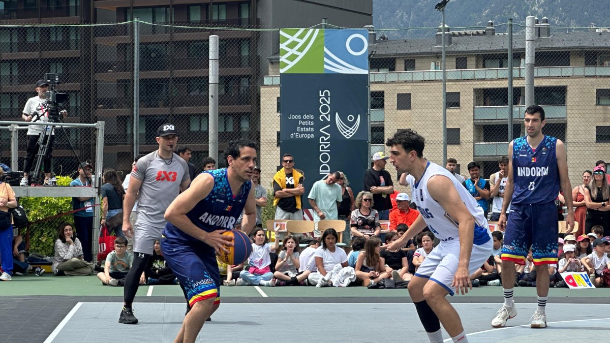Oriol Fernández, en un dels partits de la selecció.