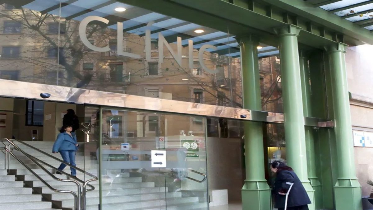 L’accés a l’hospital Clínic de Barcelona.