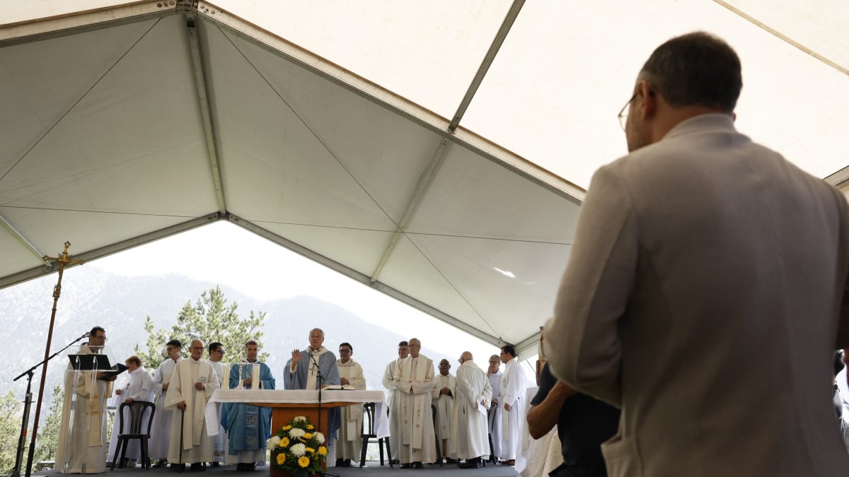 El cap de Govern, Xavier Espot, a la missa de relleu de Josep-Lluís Serrano com a nou Copríncep episcopal